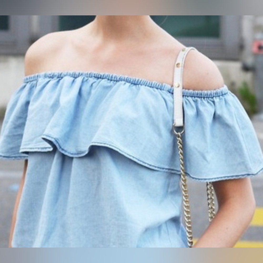 2/$15❤️Zara Woman Denim Off-the-Shoulder Cropped Top With The Ruffle